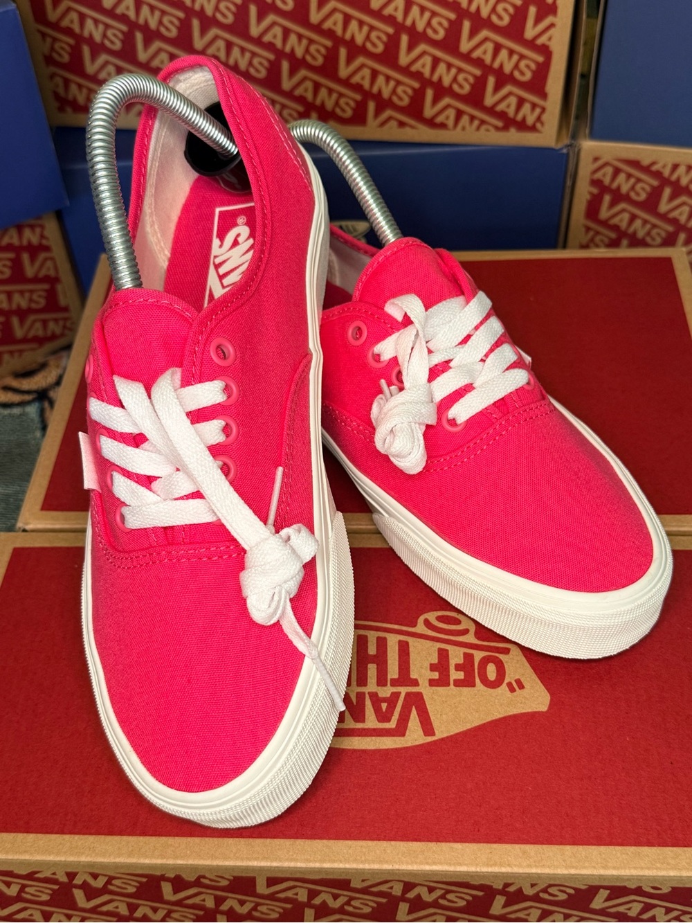 BRAND NEW Vans Authentic Honeysuckle Hot Pink Women 9.5/Men 8